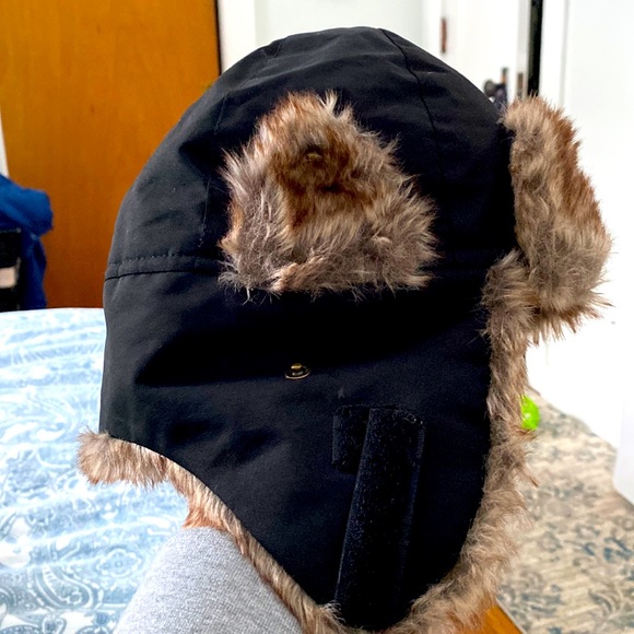 Warm kids hat. Velcro closure with fur looking accents. - Picture 1 of 3